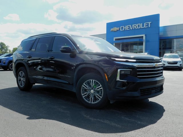 2025 Chevrolet Traverse photo 2