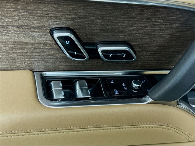 2023 Land Rover Range Rover SE photo 19