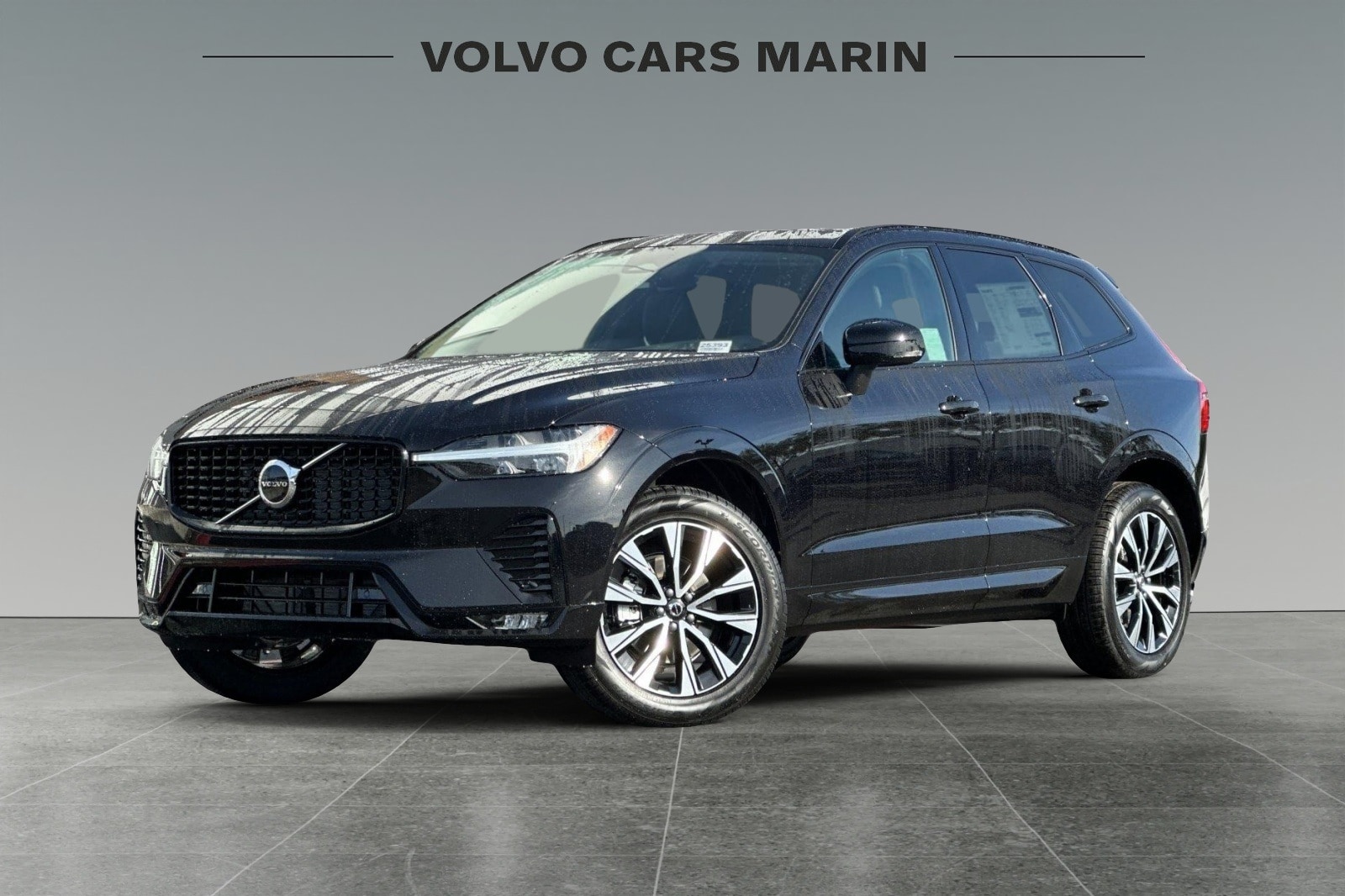 2025 Volvo XC60 Core's photo