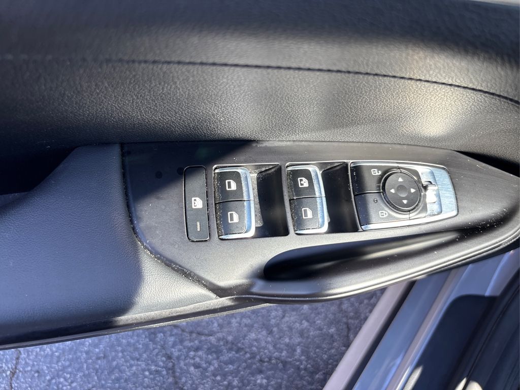 2024 Kia K5 GT-Line photo 32