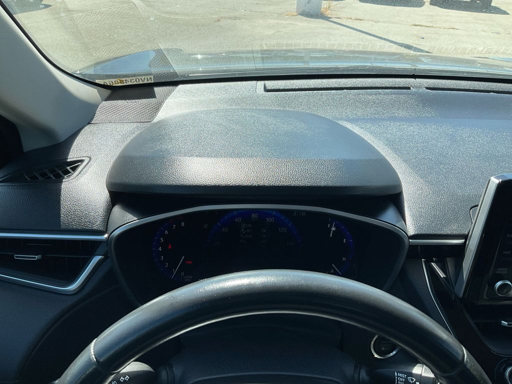 2022 Toyota Corolla Cross XLE photo 21