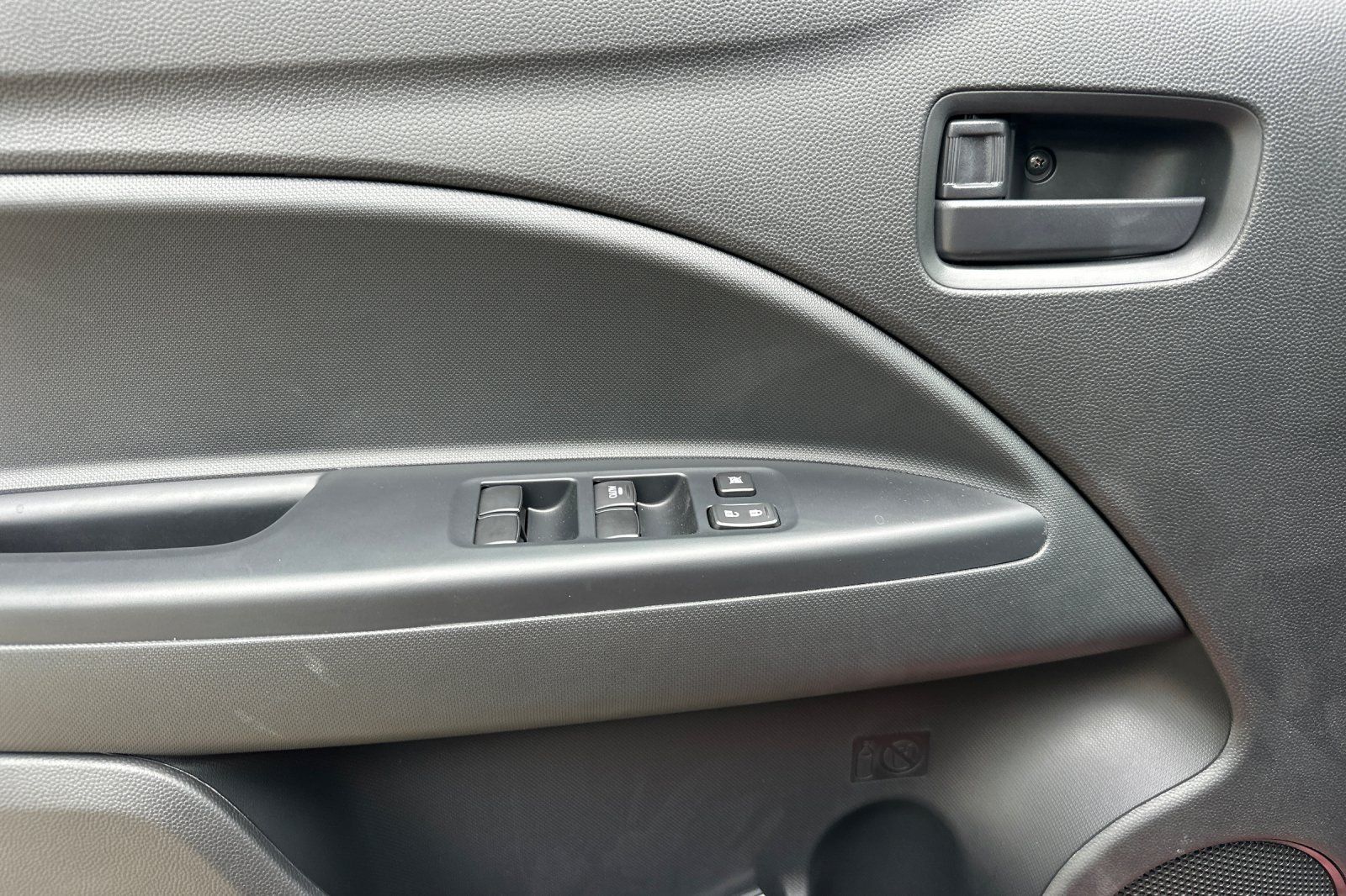 2024 Mitsubishi Mirage G4 ES photo 10