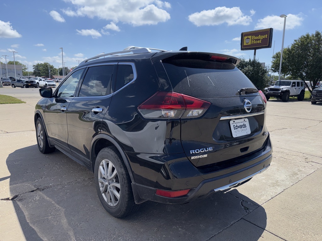 2019 Nissan Rogue SV photo 4