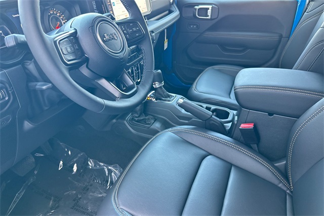 2025 Jeep Gladiator Sport photo 2