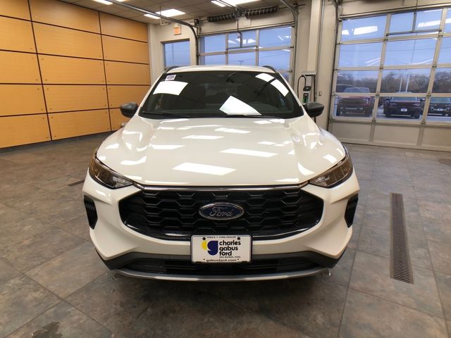 2026 Ford Escape ST-Line photo 2