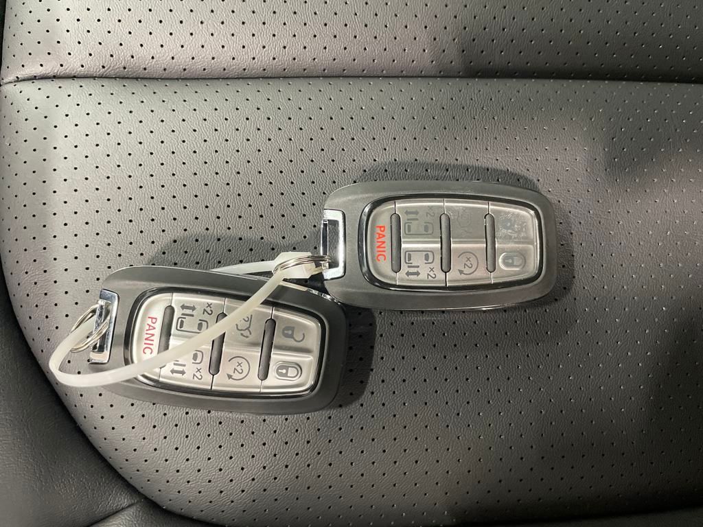 2025 Chrysler Pacifica photo 20