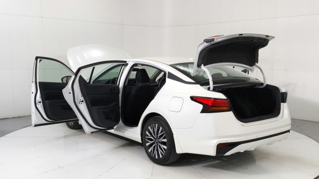 Used 2024 WHITE Nissan 2.5 SV image 11