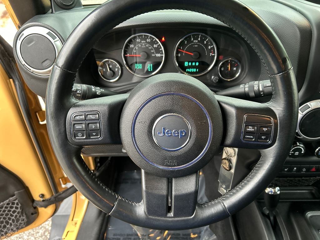 2013 Jeep Wrangler Unlimited Sahara photo 13
