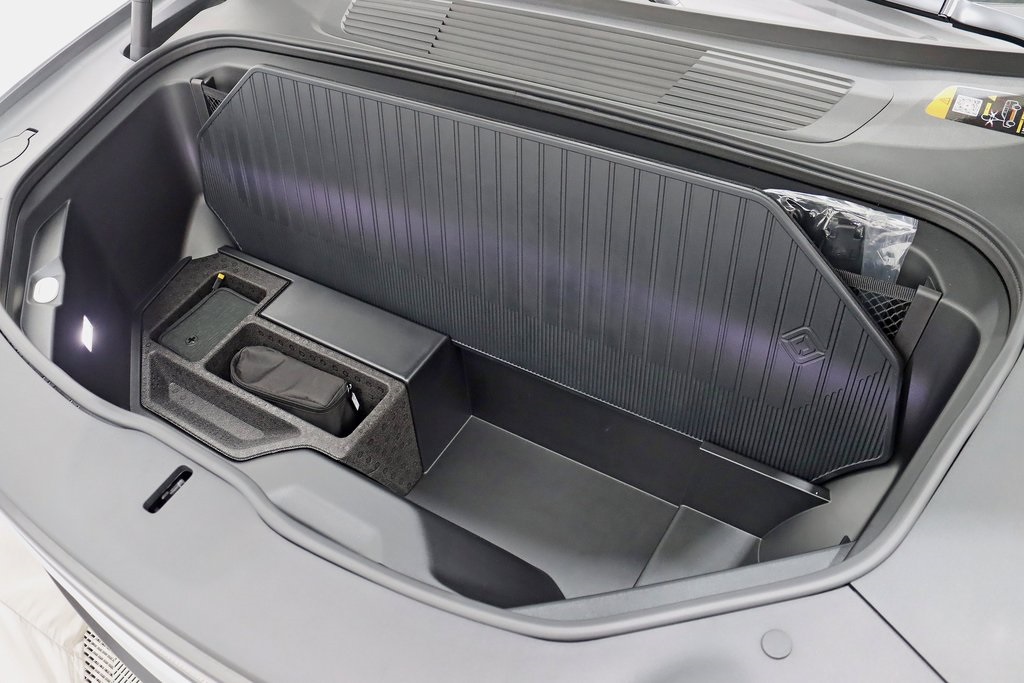2025 Rivian R1S Adventure photo 32