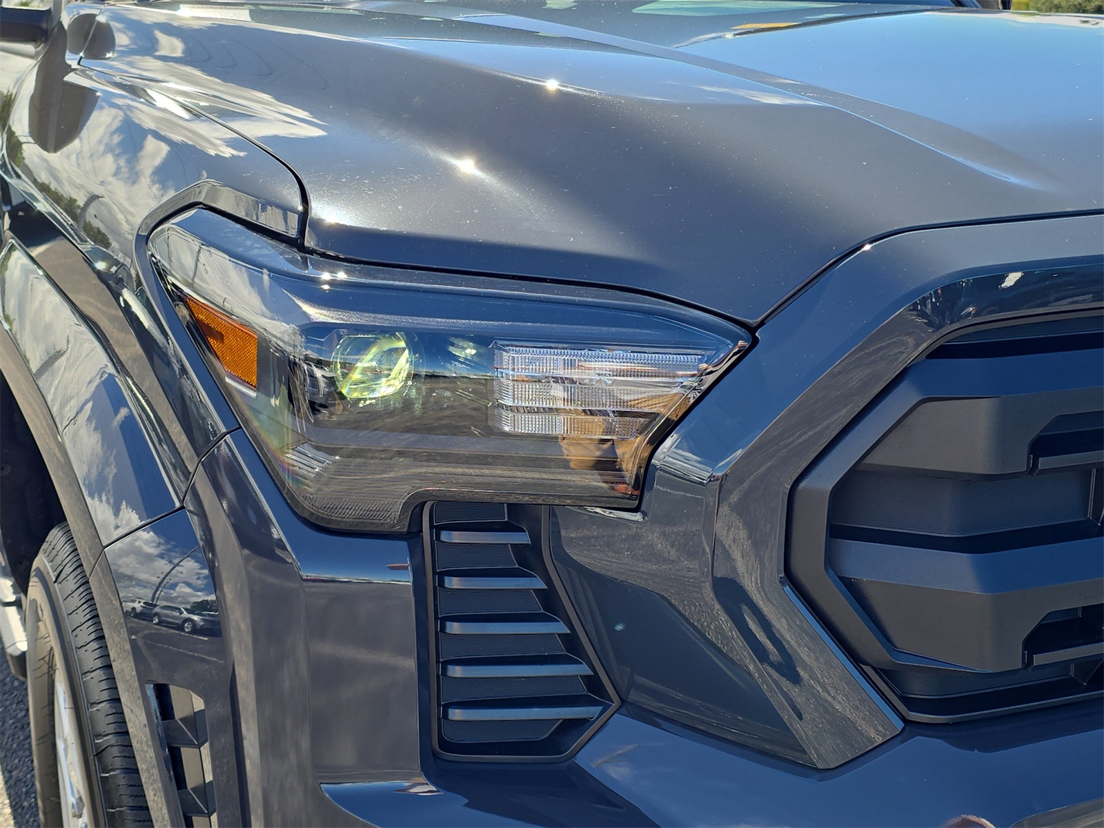 2025 Toyota Tacoma SR5 photo 8