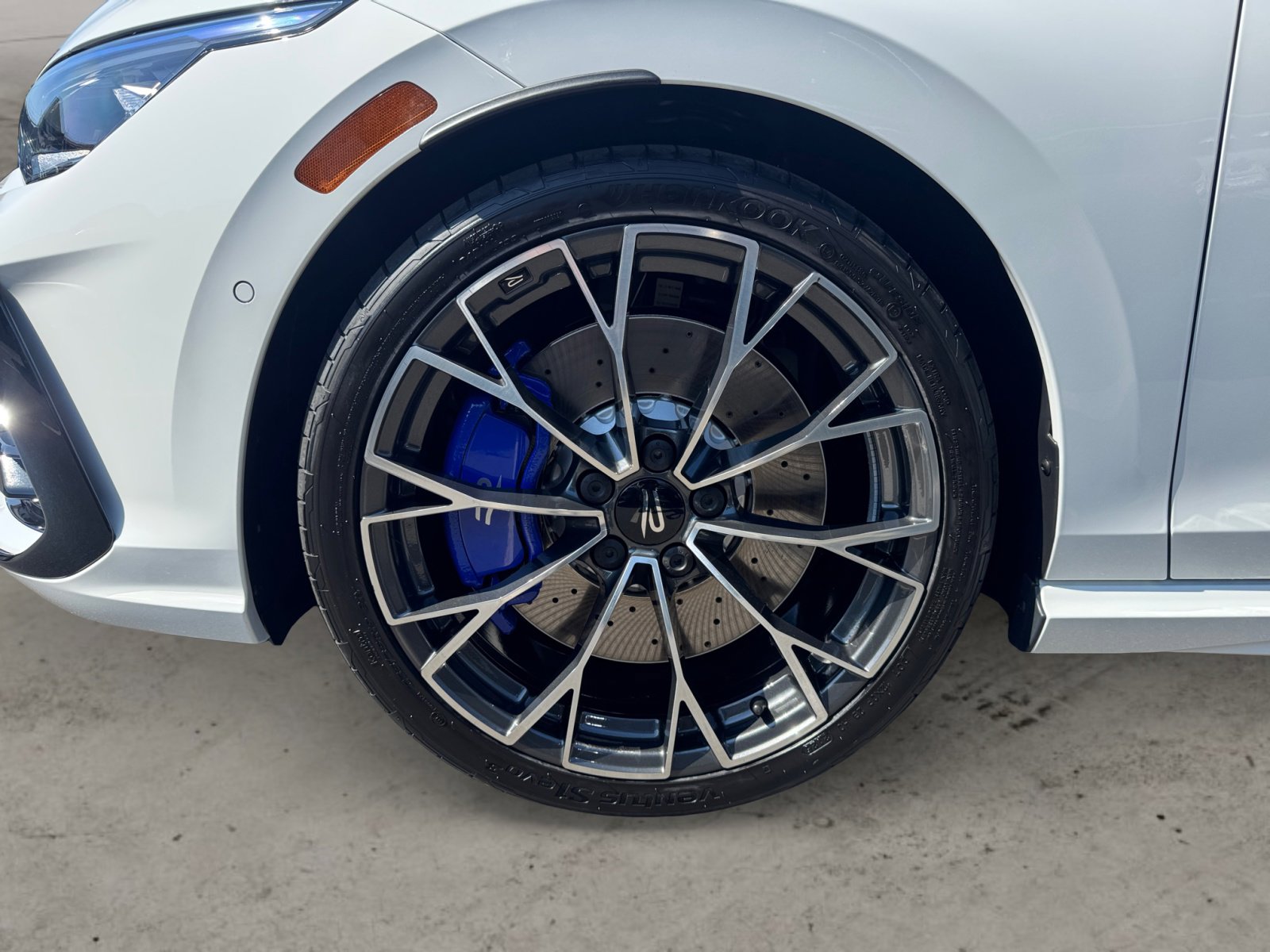 2025 Volkswagen Golf R 2.0 TSI photo 14