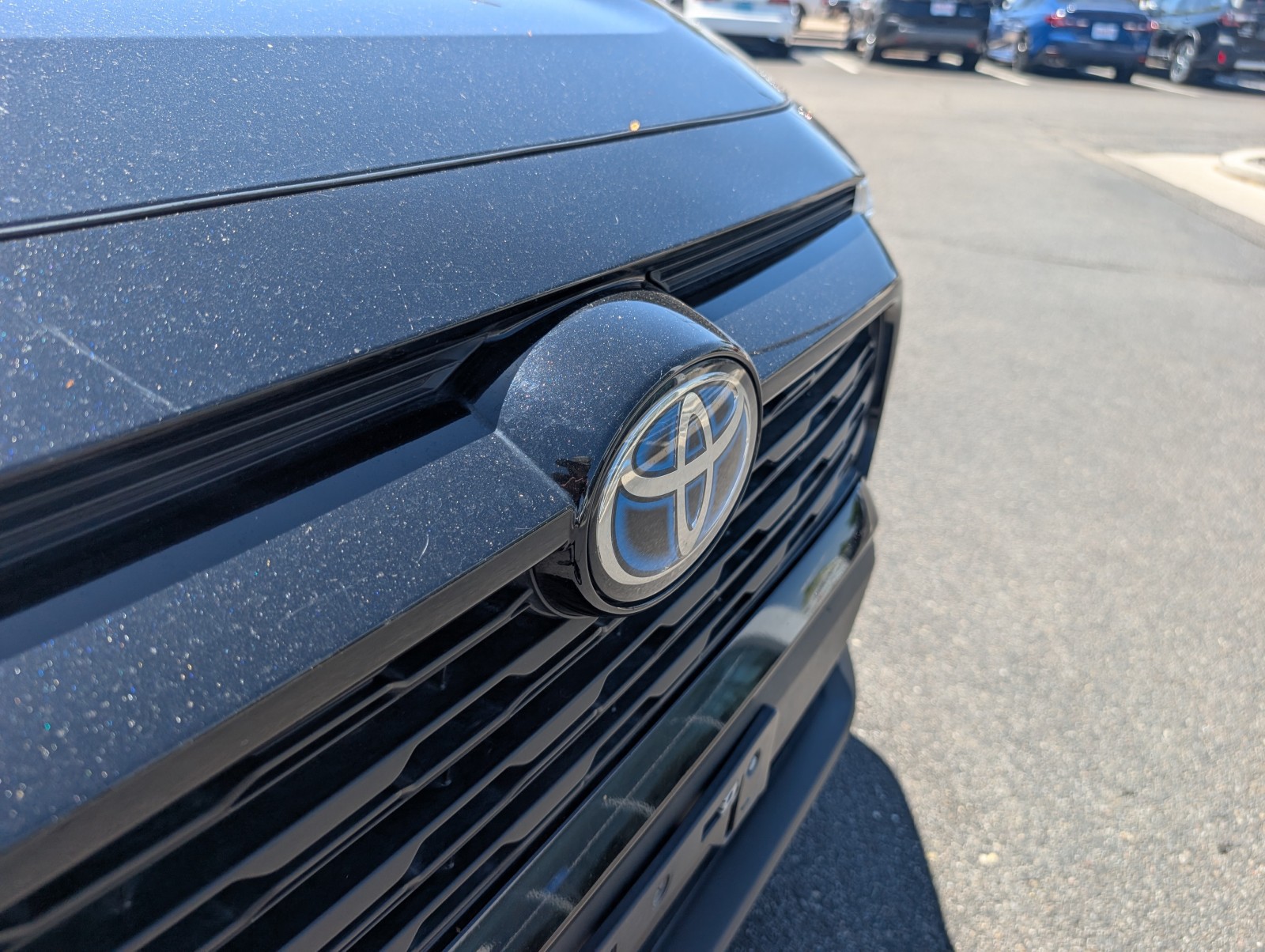 Used 2022 Midnight Black Metallic Toyota Hybrid XLE Premium image 32