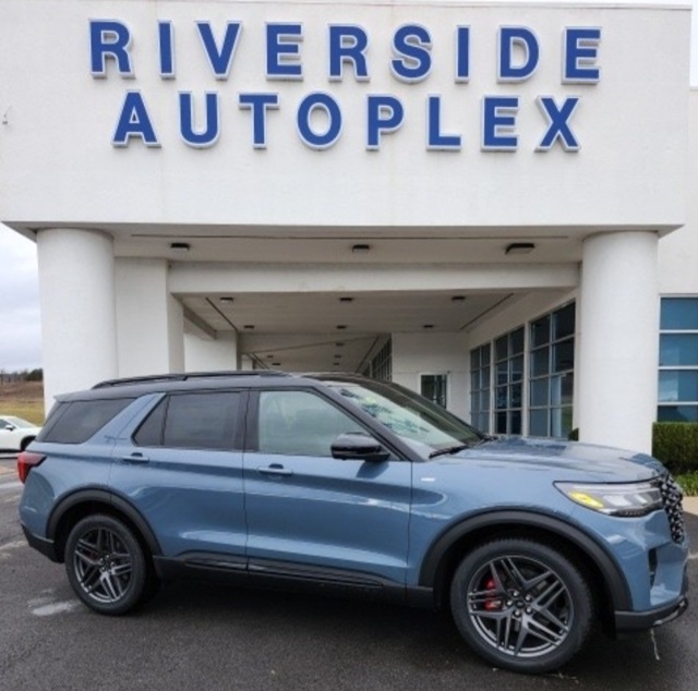 2025 Ford Explorer ST-LINE's photo