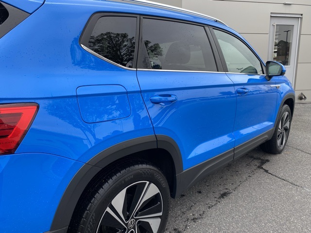 2024 Volkswagen Taos SE photo 3