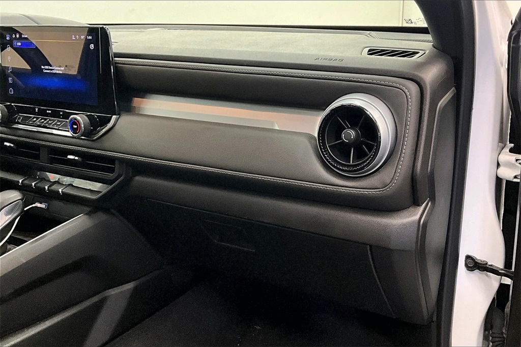 2024 Chevrolet Colorado LT photo 14