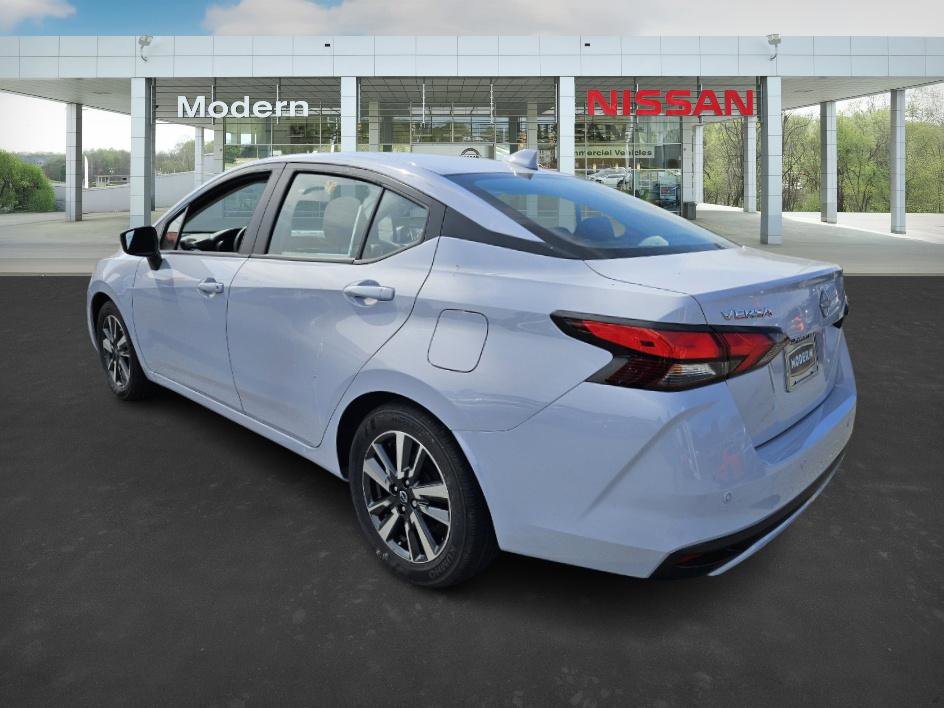 2025 Nissan Versa SV photo 5