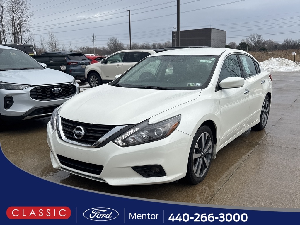 2016 Nissan Altima SR's photo