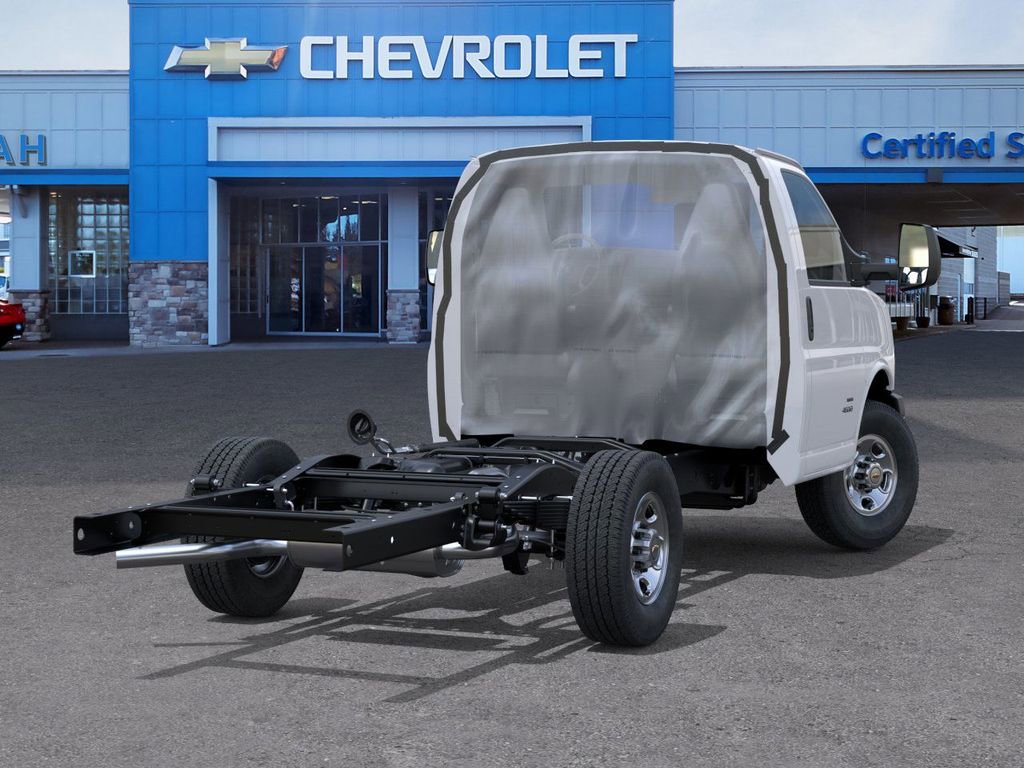2025 Chevrolet Express 3500 Work Van Cutaway photo 4