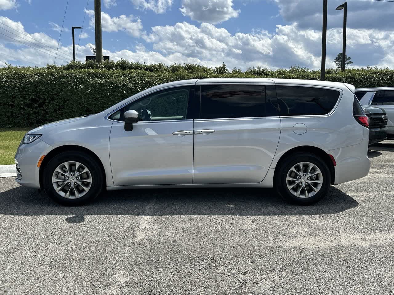 2023 Chrysler Pacifica Touring L photo 11