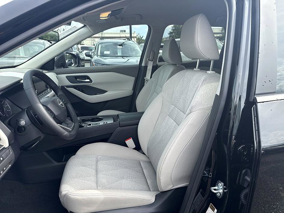 2025 Nissan Rogue SV photo 8