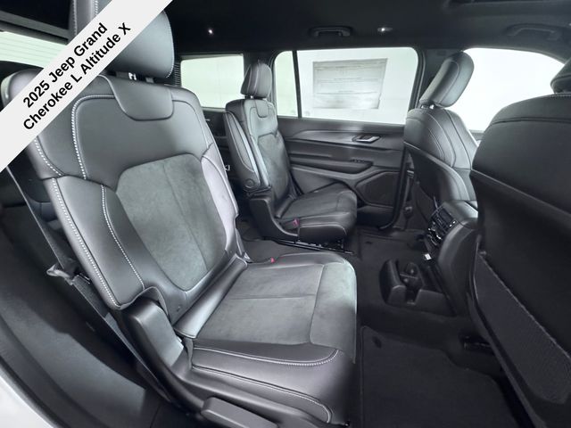 2025 Jeep Grand Cherokee Altitude X photo 17