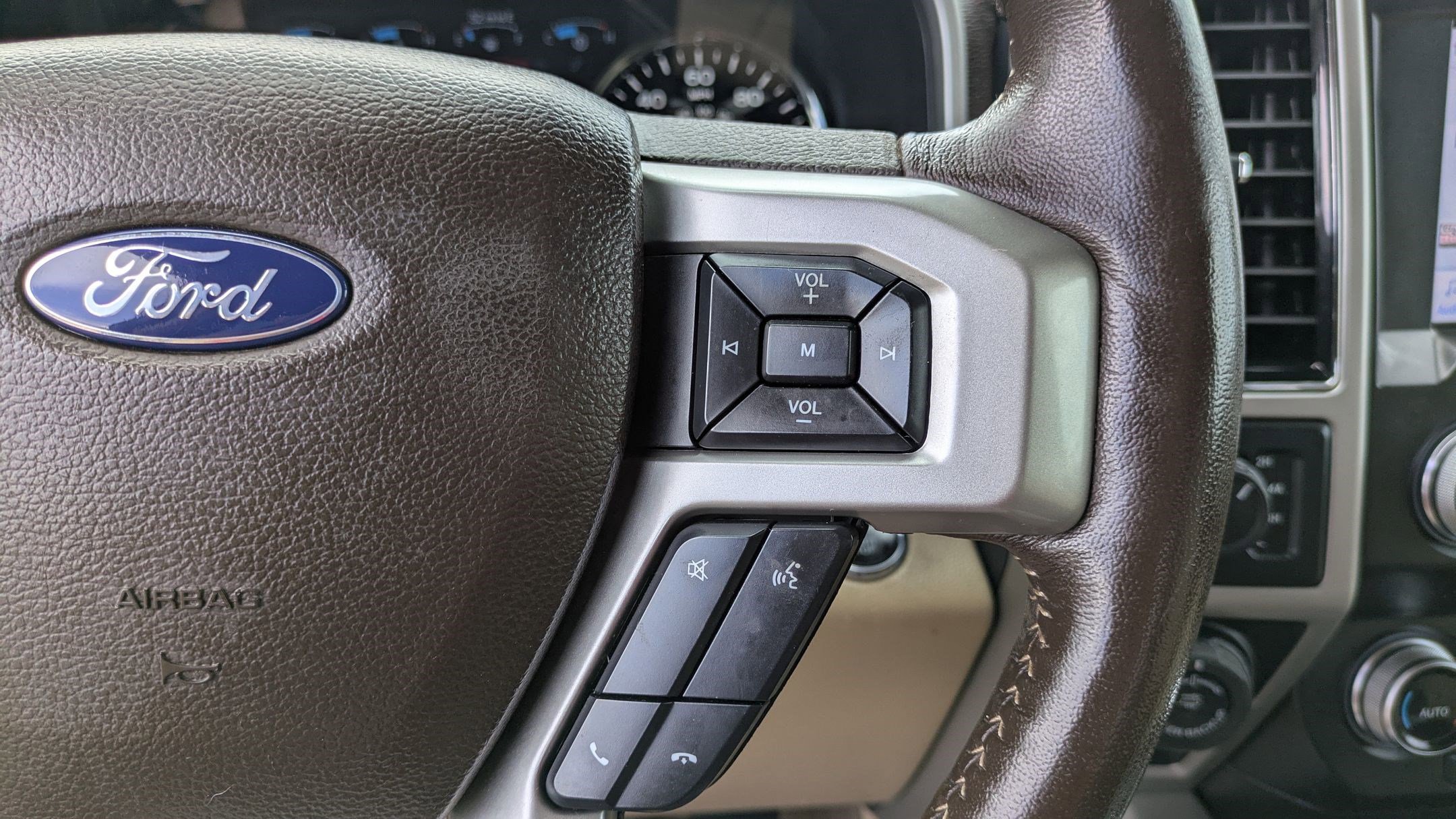 2020 Ford F-150 Lariat photo 17