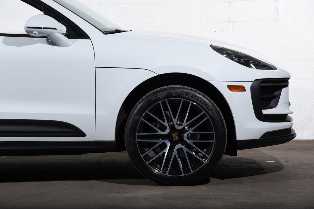 2026 Porsche Macan T photo 18