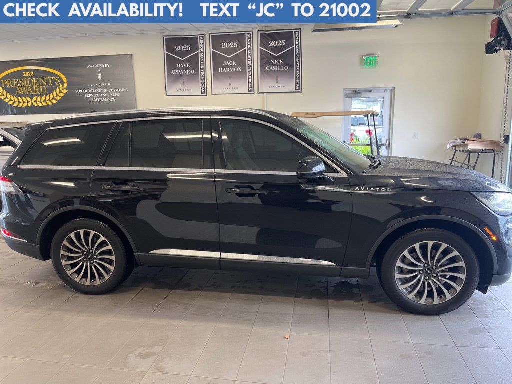 2022 Lincoln Aviator Reserve's photo