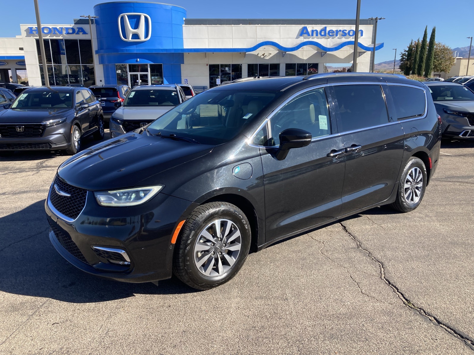 2021 Chrysler Pacifica Hybrid Touring L's photo