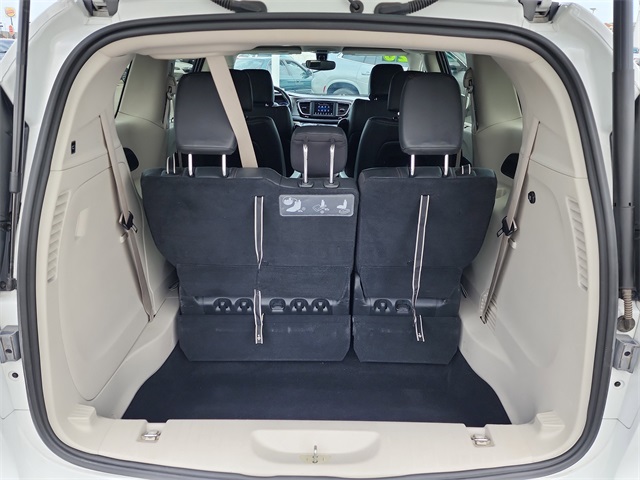 2020 Chrysler Pacifica Touring L photo 4