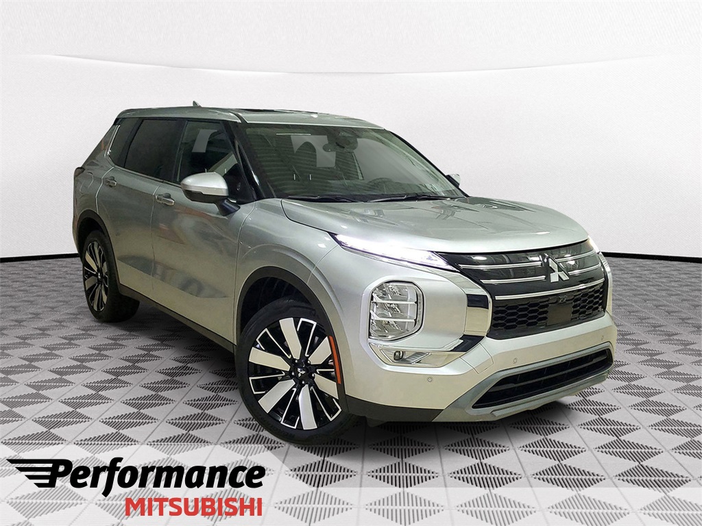 2025 Mitsubishi Outlander SE's photo