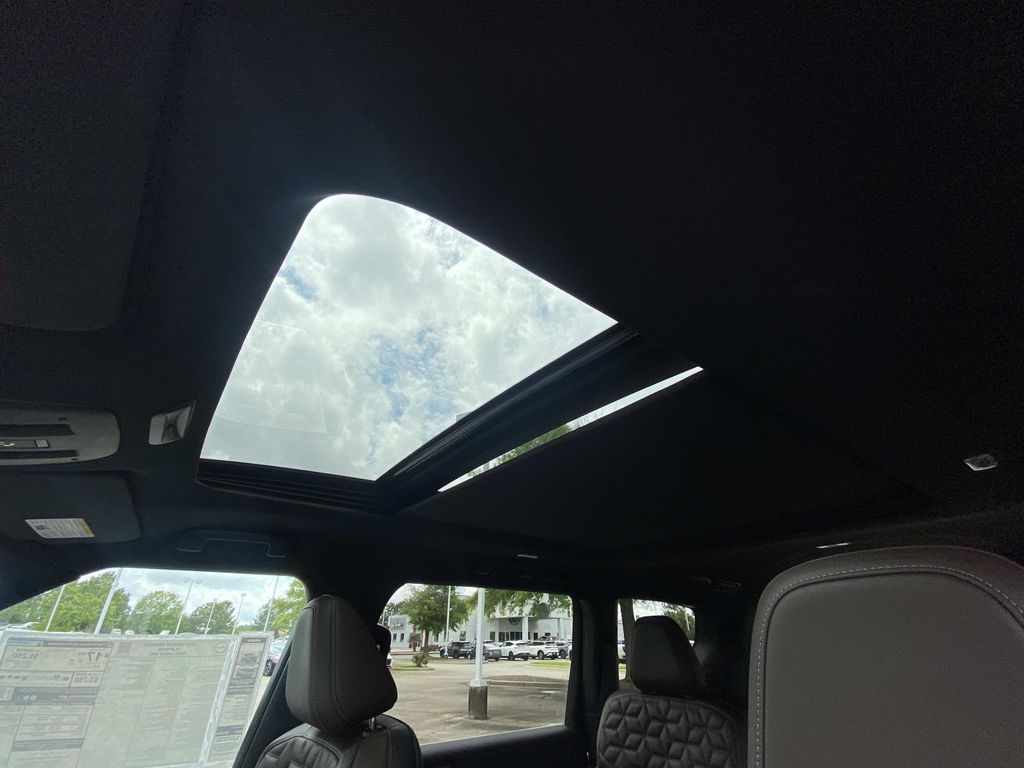 2025 Nissan Armada Platinum photo 16