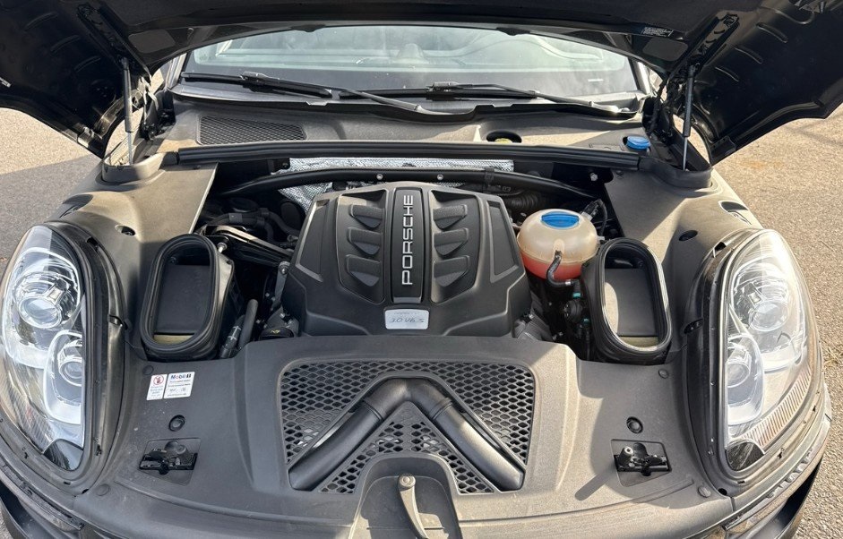 2017 PORSCHE MACAN - Image 11