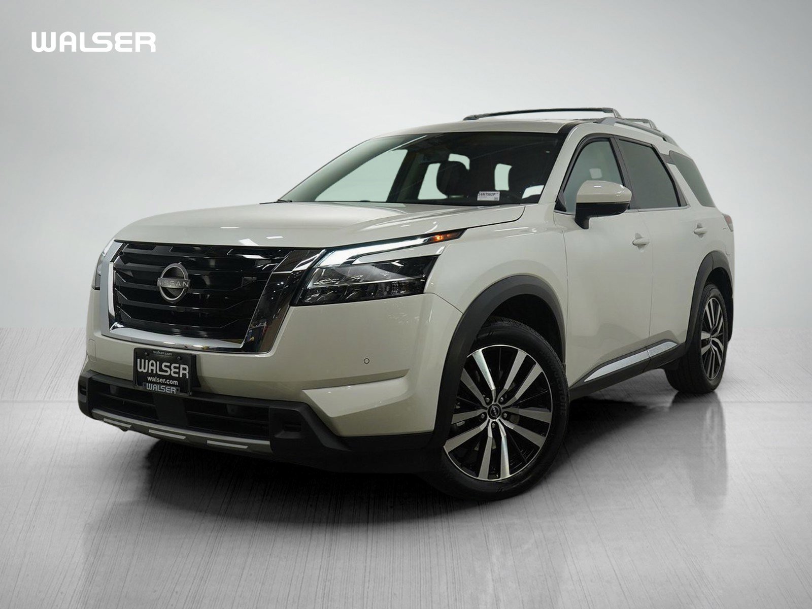 2024 Nissan Pathfinder Platinum's photo