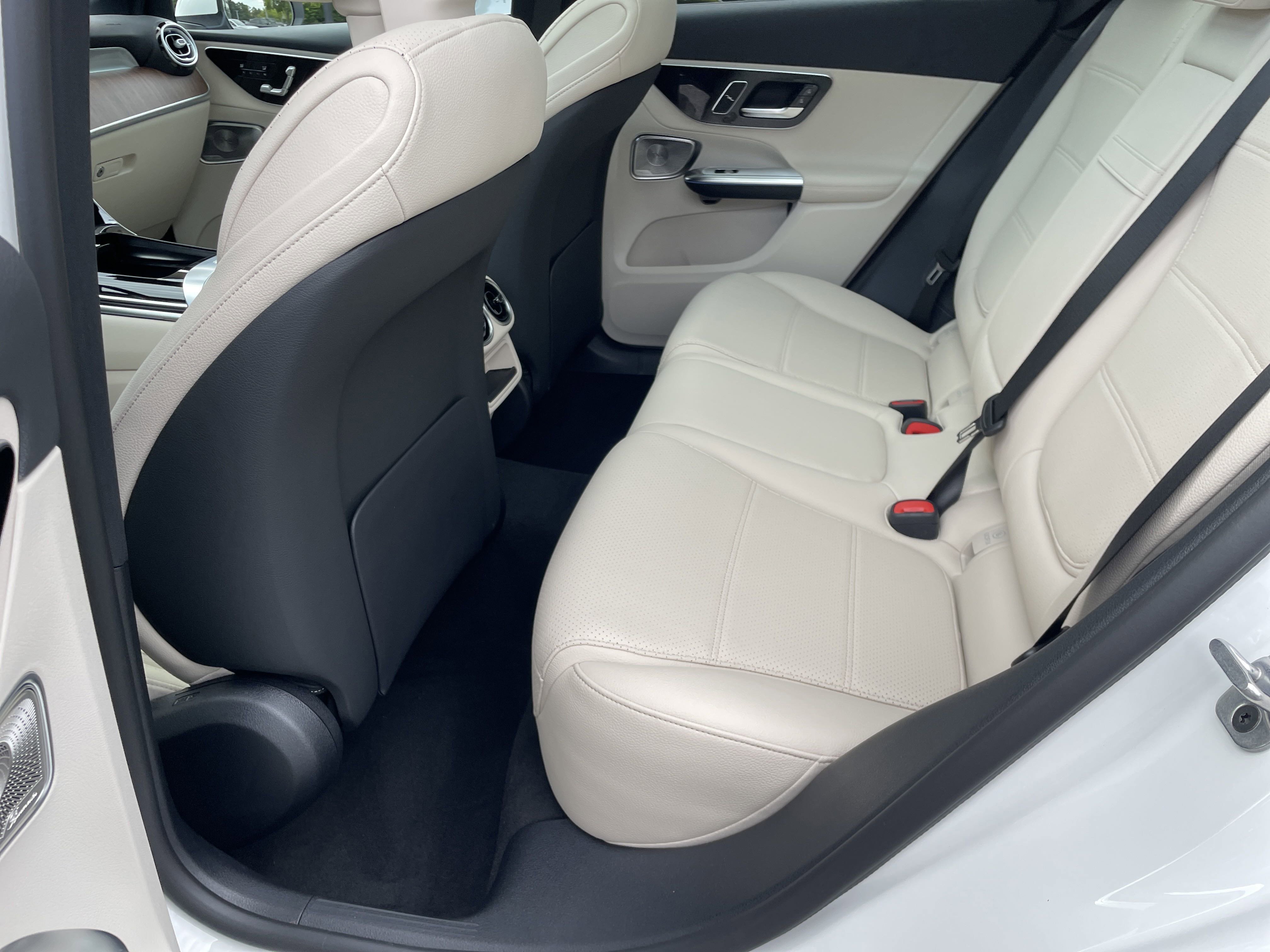 2026 Mercedes Benz GLC 300 photo 21