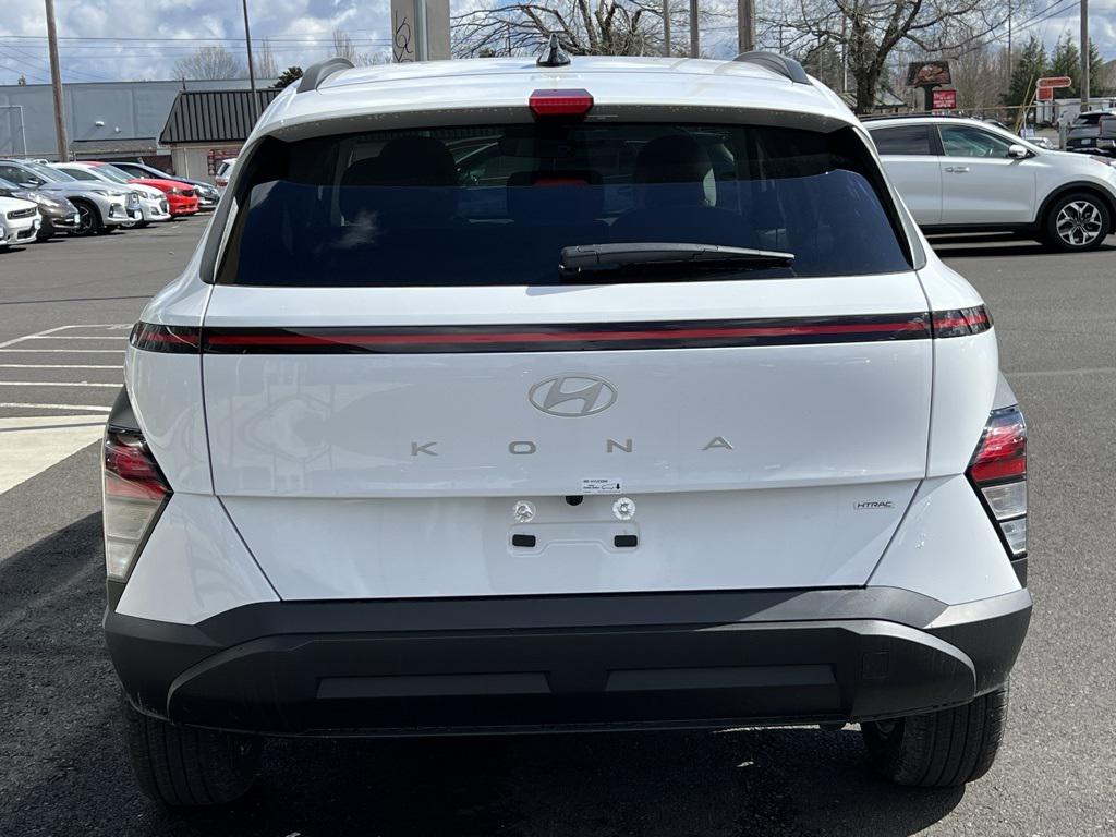 2025 Hyundai Kona SEL photo 4