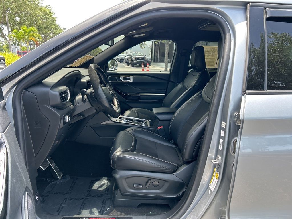 2023 Ford Explorer ST photo 9