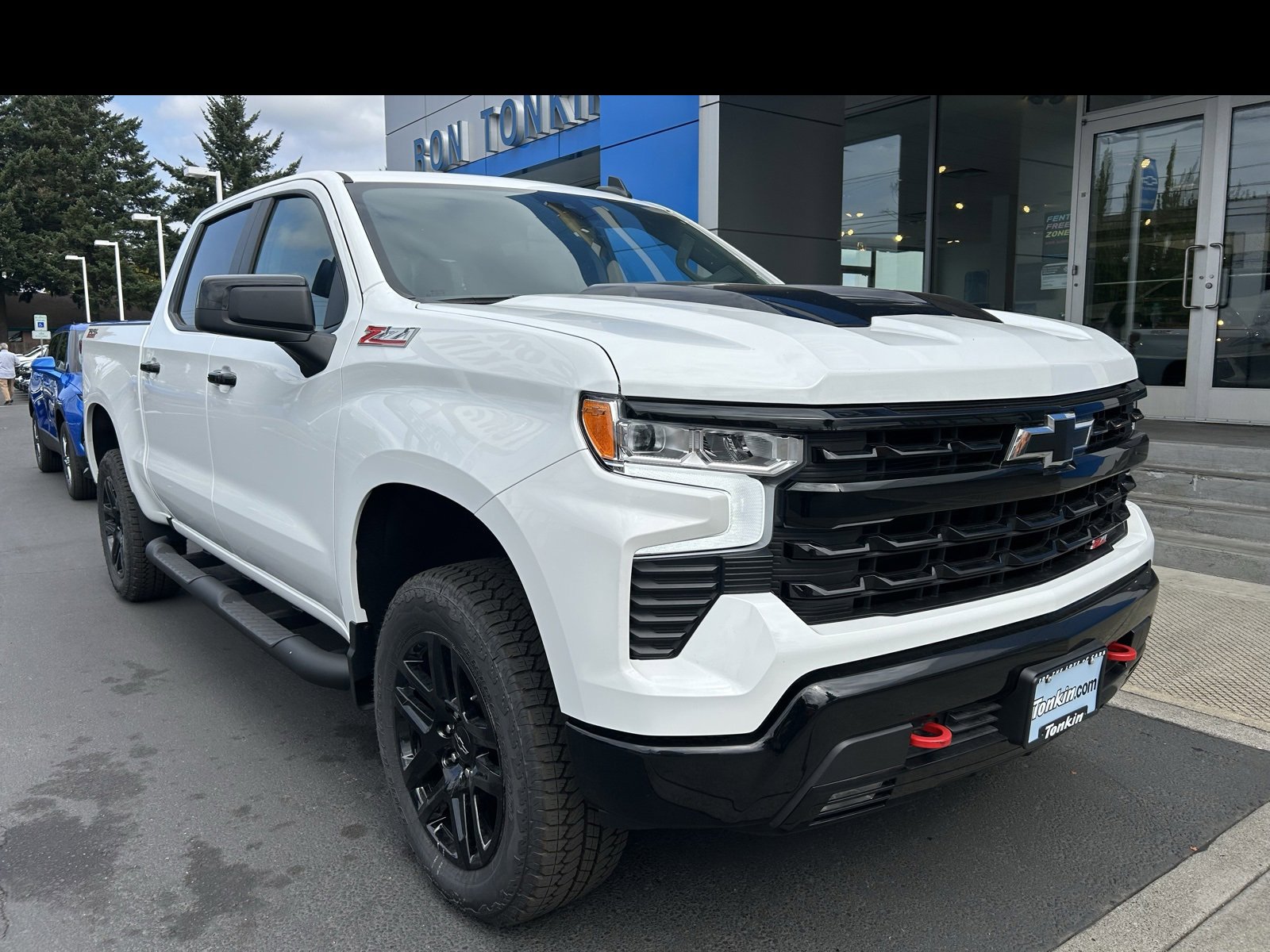 2025 Chevrolet Silverado 1500 LT Trail Boss photo 2
