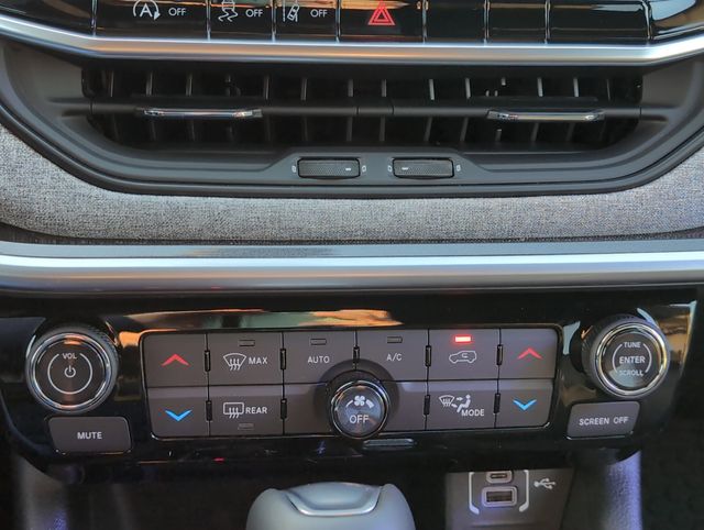 2025 Jeep Compass Latitude photo 14