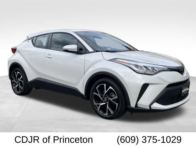 2022 Toyota C-HR XLE's photo
