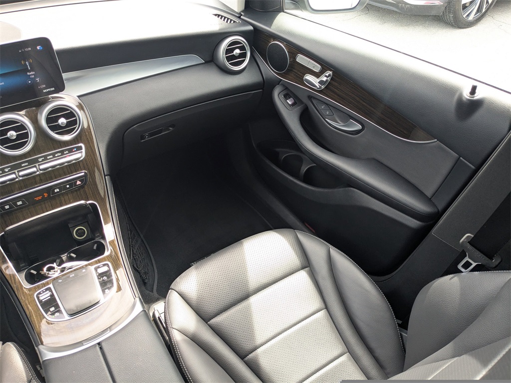 2020 Mercedes Benz GLC 300 photo 17