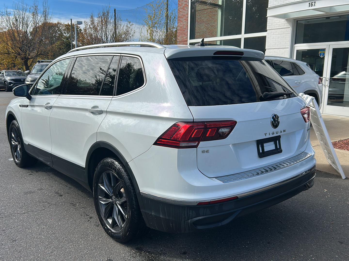 2023 Volkswagen Tiguan SE photo 3