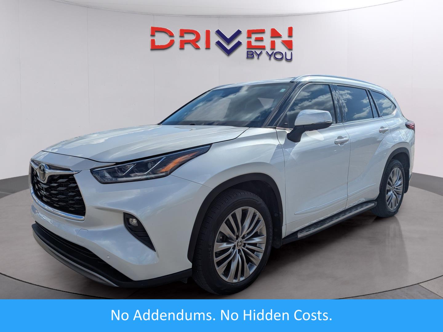 2022 Toyota Highlander Platinum's photo