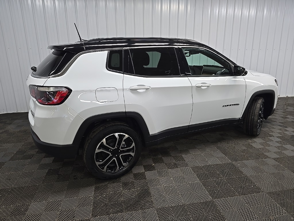 2023 Jeep Compass Limited photo 3
