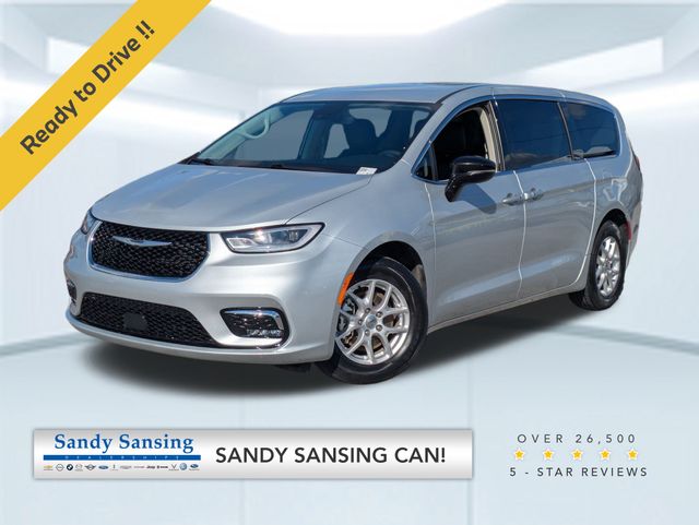 2024 Chrysler Pacifica Touring L's photo