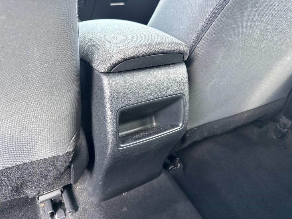 2022 Toyota Corolla LE photo 16