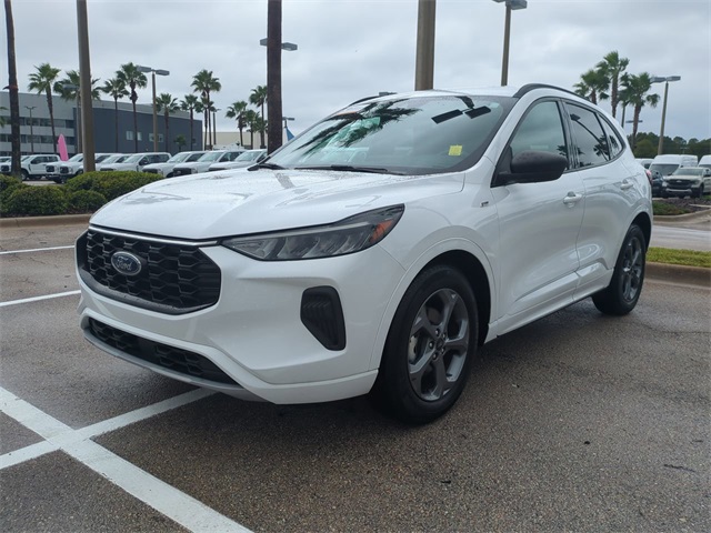 2023 Ford Escape ST-Line photo 4