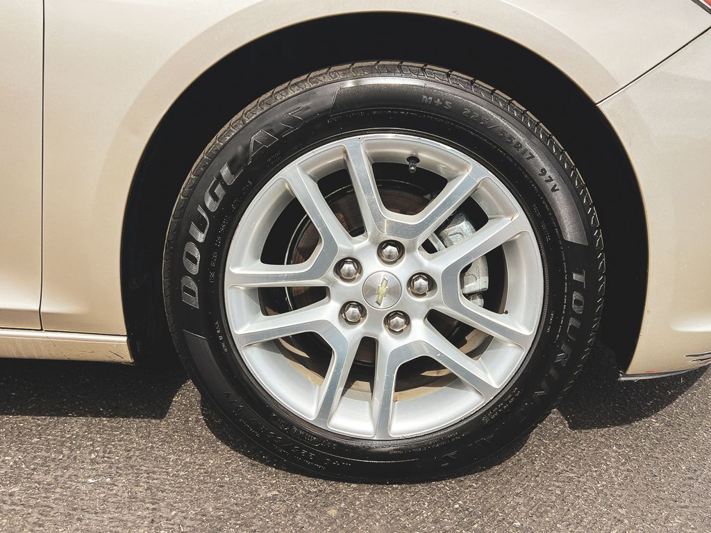 2013 Chevrolet Malibu 1LT photo 4
