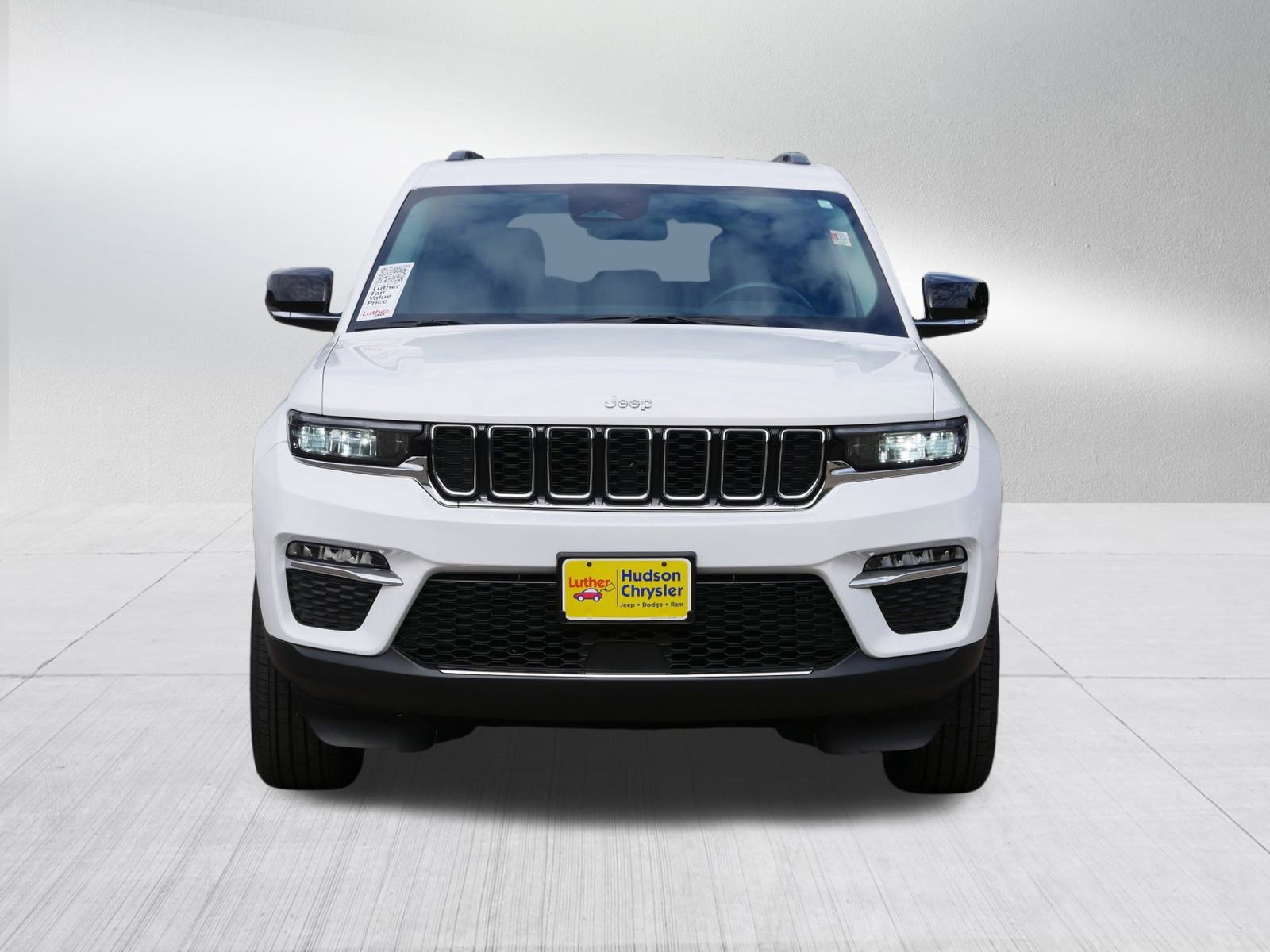 2022 Jeep Grand Cherokee Limited photo 2