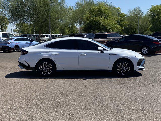 2025 Hyundai Sonata Hybrid Limited photo 2